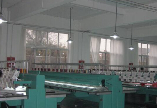 企業(yè)工服定做繡logo設(shè)備