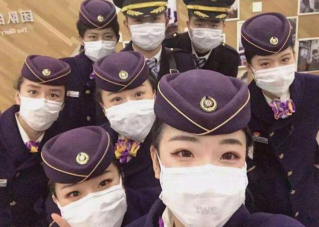 空乘人員奮戰(zhàn)在抗疫一線