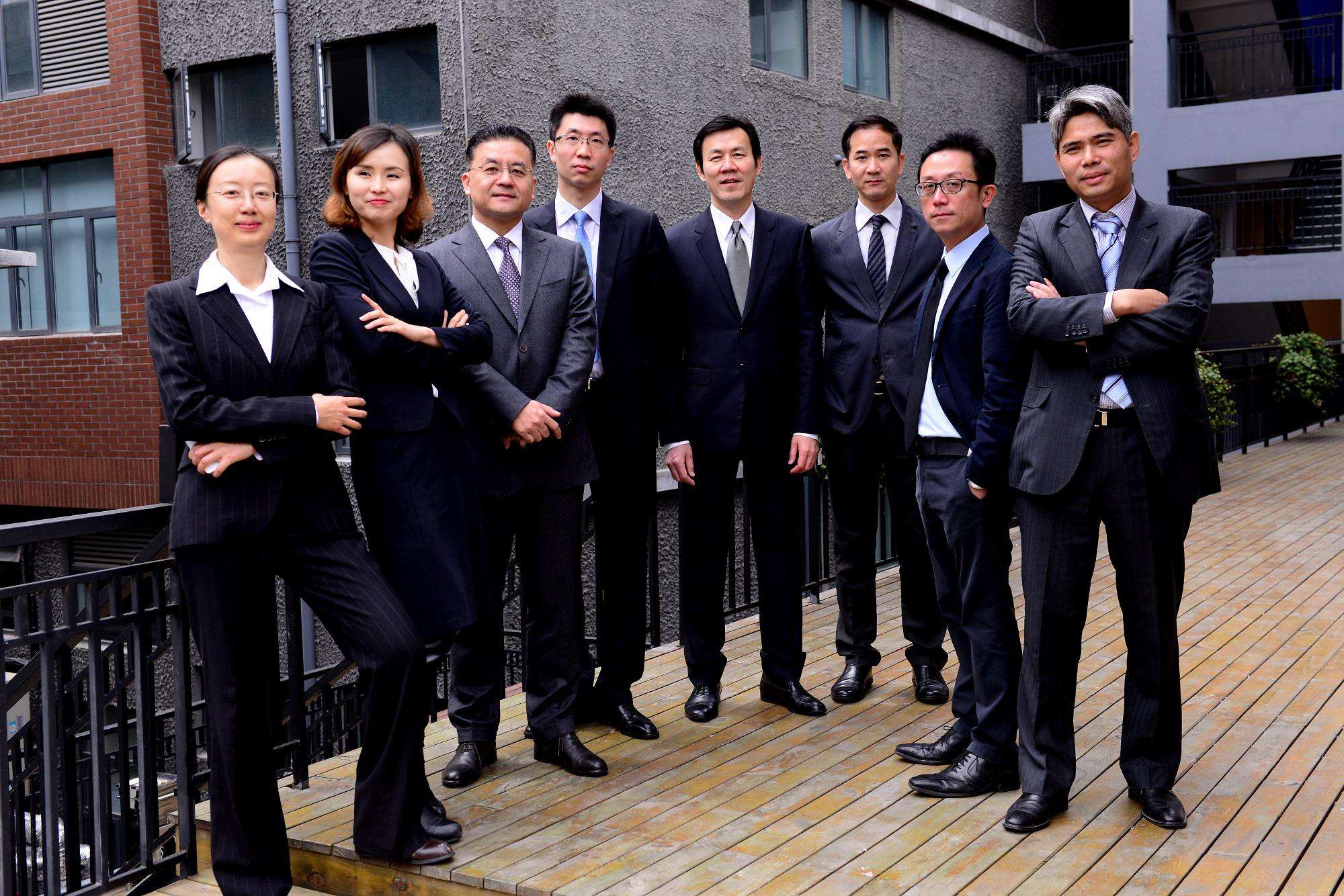 工服定制可以體現出公司的專業性