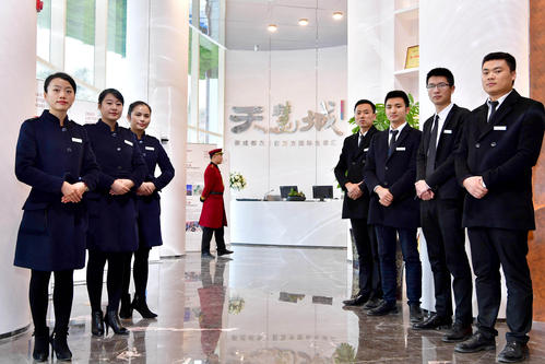 工服定制可以體現出公司的專業性