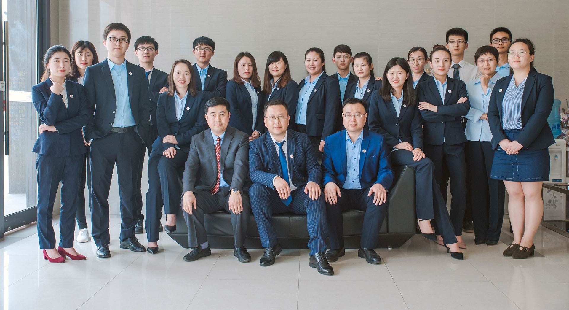 企業(yè)團體工服定制集體照