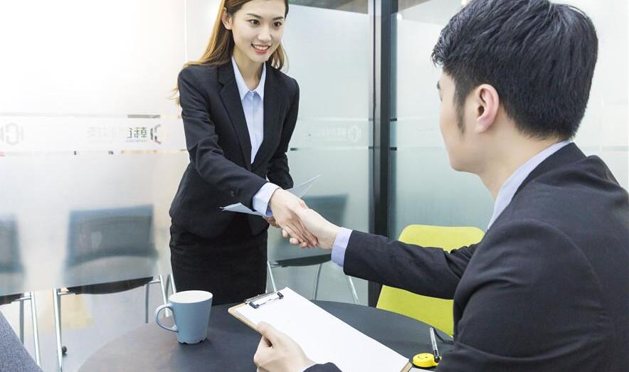 如何選擇春季要穿的工作服定制